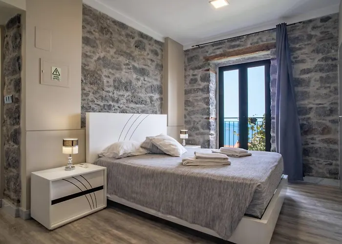 Madeirense In Holiday home Santa Cruz (Madeira)
