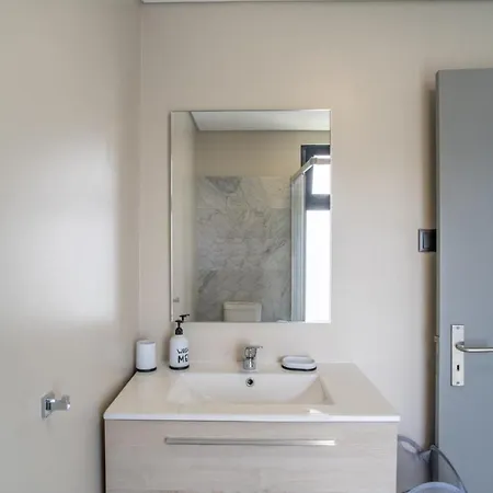 Madeirense In Semesterbostad Santa Cruz (Madeira)