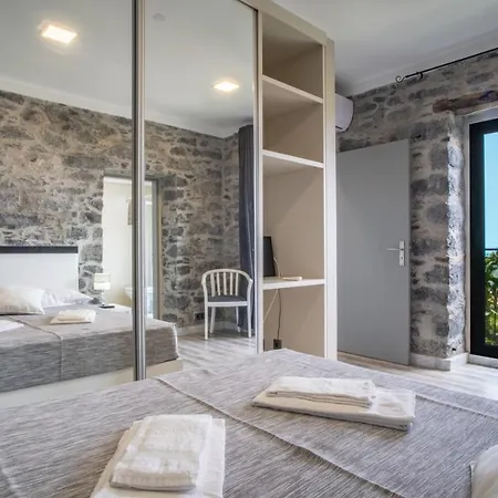 Madeirense In * Santa Cruz (Madeira)