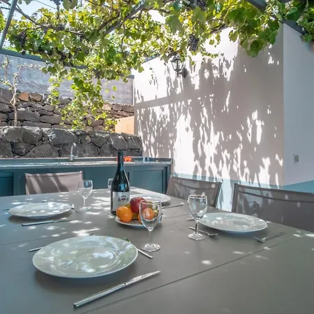 Madeirense In Tatil Evi