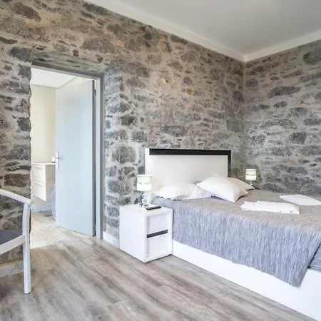 Nyaraló Madeirense In *