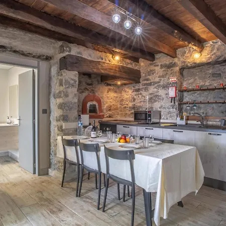 Madeirense In * Santa Cruz (Madeira)