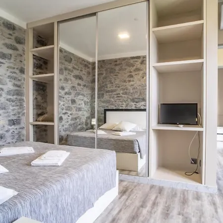 Madeirense In Tatil Evi